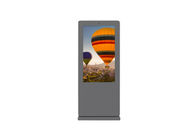 Der Boden, der Lcd-Spiegel-Schirm-digitale Beschilderung steht, zeigen Lcd-Plakat Lcd-Plakat-Plakat Lcd-Schaufensterplakat Lcd-Schirm an